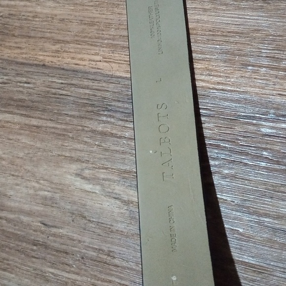 Talbots black leather belt has black & gold buckle  can be worn for any occasion - Picture 3 of 4